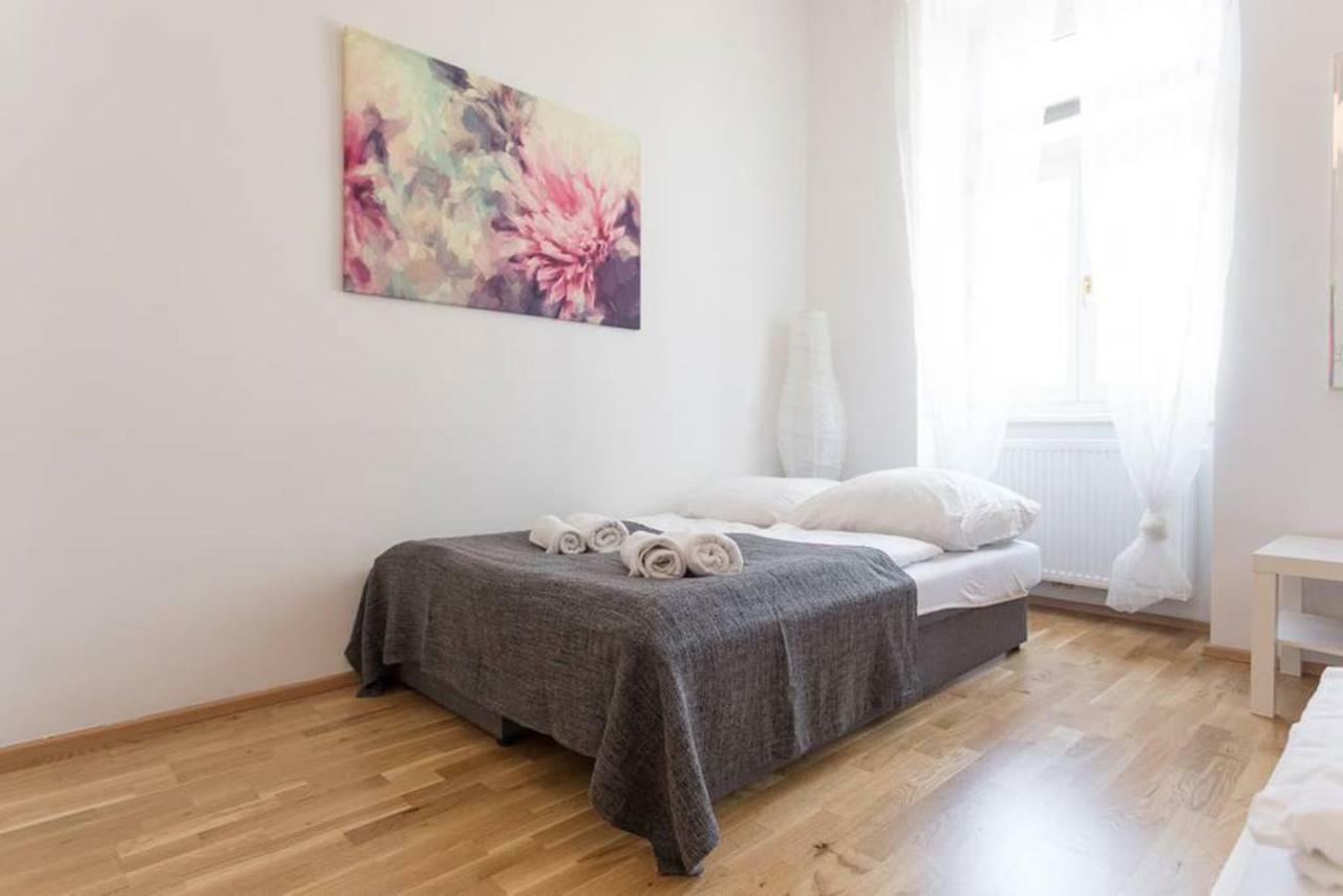 Spacious Vienna Central Station Residence Bagian luar foto